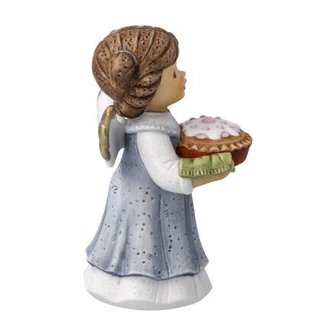Goebel - Nina &amp; Marco | Decoratief beeld / figuur Engel heerlijke taart | Porselein - 10cm