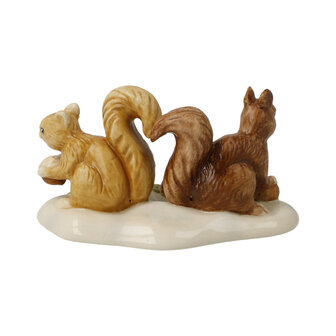 Goebel - Kerst | Decoratief beeld / figuur Eekhoorns op zoek naar voedsel | Aardewerk - 7cm