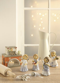 Goebel - Nina &amp; Marco | Decoratief beeld Engel Kleine cake | Porselein - 10cm - 2025