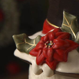 Goebel - Kerst | Decoratief beeld Sneeuwpop - In de besneeuwde tuin | Aardewerk - 22cm - Limited Edition - 2025