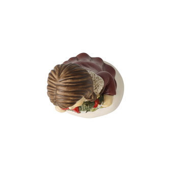 Goebel - Kerst | Decoratief beeld Meisje - Een krans voor Advent | Aardewerk - 14cm - 2025