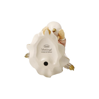 Goebel - Kerst | Decoratief beeld Engel In de magie van Kerstmis | Aardewerk - 33cm - 2025