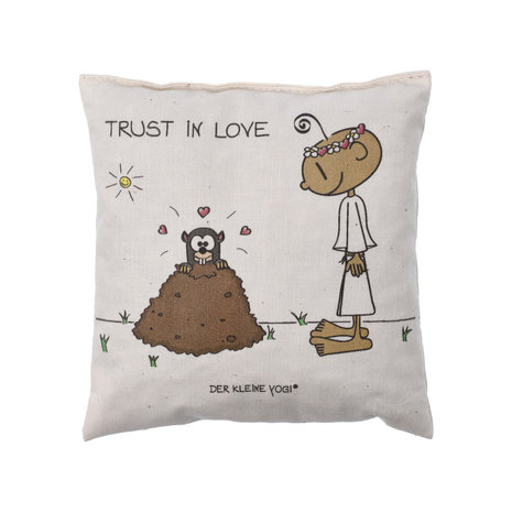 Goebel - The Little Yogi | Herbal pillow Trust in Love | 12cm