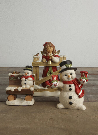 Goebel - Kerst | Decoratief beeld Sneeuwpop Mijn favoriete plek | Aardewerk - 10cm