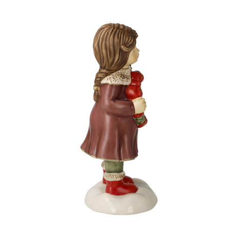 Goebel - Kerst | Decoratief beeld Meisje - Een krans voor Advent | Aardewerk - 14cm - 2025