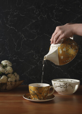 Goebel - Vincent van Gogh | Kop en schotel Amandelboom goud | Porselein - 15cm - 250ml - met echt goud - cappuccino
