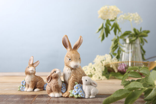 Goebel - Pasen | Decoratief beeld Natuurlijke Haas - Jaarhaas 2026 | Porselein - 8cm - Paashaas