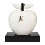 Goebel - Studio 8 | Decoratief beeld / figuur Appel | Porselein - 28cm - Limited Edition Goebel - Studio 8 | Decoratief beeld / figuur Appel | Porselein - 28cm - Limited Edition
